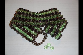 Schmuck selber machen - Das Armband Lukulla fädeln