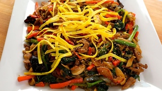 Easy japchae, Korean stir-fried noodles and vegetables ()