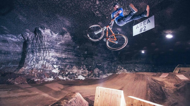Underground MTB Slopestyle Session in the Mega
