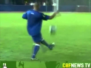Ronaldinho humilha Robinho ( Humiliates Ronaldinho Robinho)