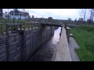Тихвинский шлюз в старинном городе Тихвине - главной пристани Тихвинской водной системы.