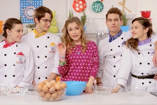 Monica Chef - Giulia presenta la “Cooking Challenge“ tra Isabel, Javi, Jordi e Maria
