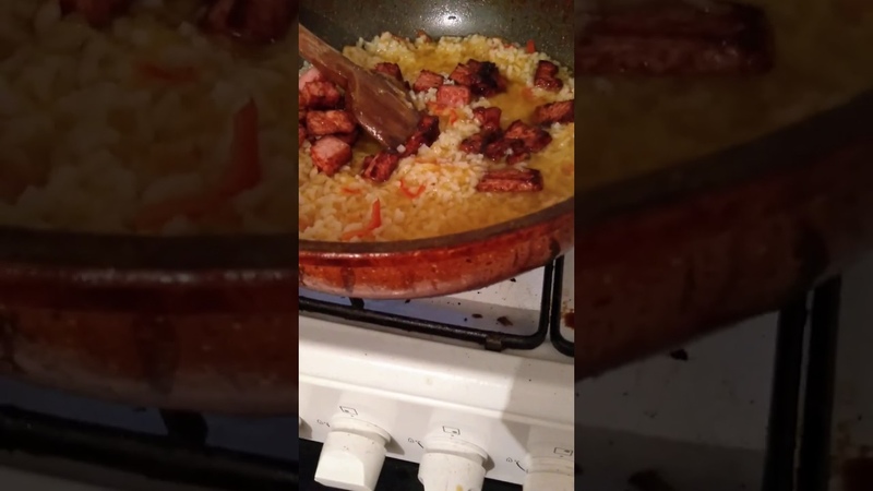 Orez călit cu legume și mușchiuleț de