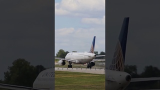 United Airbus A320 departing St Louis Lambert Intl -  STL #shotrs #aviation #aircraft #planes #a320