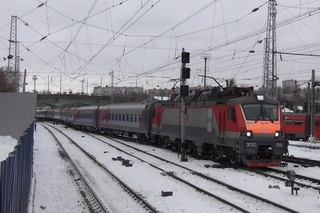 Электровоз ЭП20-014 с поездом №20 Москва — Ростов-на-Дону