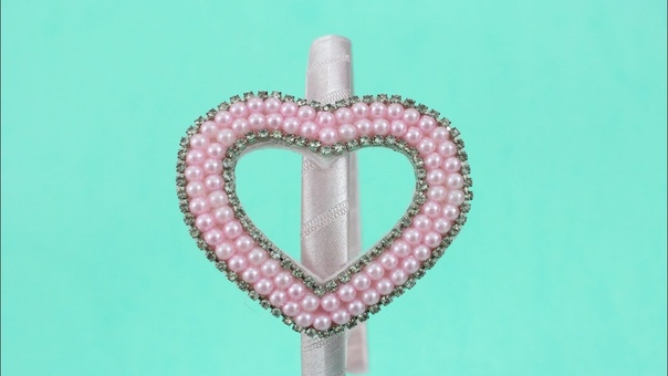 Passo a passo: tiara com coração de pérolas