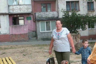 «Полінка з’їхала мені в руки вже без пальчика». Хмельничанка розповіла, як її доньці відірвало мізинця на дитячій гірці - vsim.u