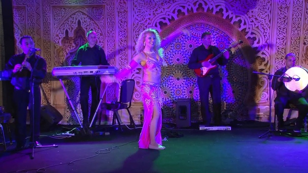 Leyla Jouvana dancing to Oum Kalthoum Alf Leila Wa Leila in