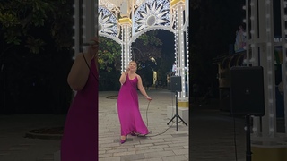 Ноктюрн - знаменитая песня А.Баьаджаняна. Стихи написал Р.Рождественский. Исполняет Мила Молитвина