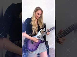 Sophie Lloyd : Mgk guitarist 2023