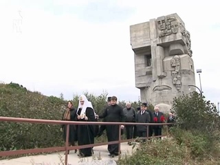 Патриарх посетил монумент «Маска скорби»