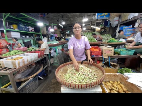 A Riverside Biggest Wholesale Wet Market Life In Myanmar , Thiri Mingalar Market