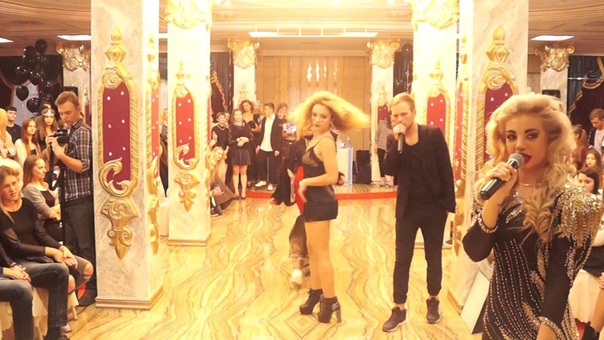 LUXURY VOGUE BALL 2015 RUNWAY