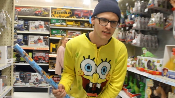 Outtakes Man in Spongebob Onesie Throws