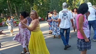 Шлёпали шлёпки мои и тапки!!! 💃🌹Танцы в парке Горького!!!💃🌹 Харьков 2021