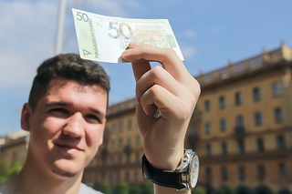 Зарплаты беларуса: дно яшчэ наперадзе | Экономика Беларуси: обвал зарплат беларусов #Белсат