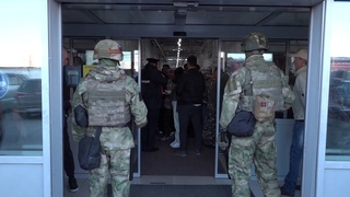 Спецназ заблокировал все выходы из торгового комплекса Восток в Новосибирске /Новости 49