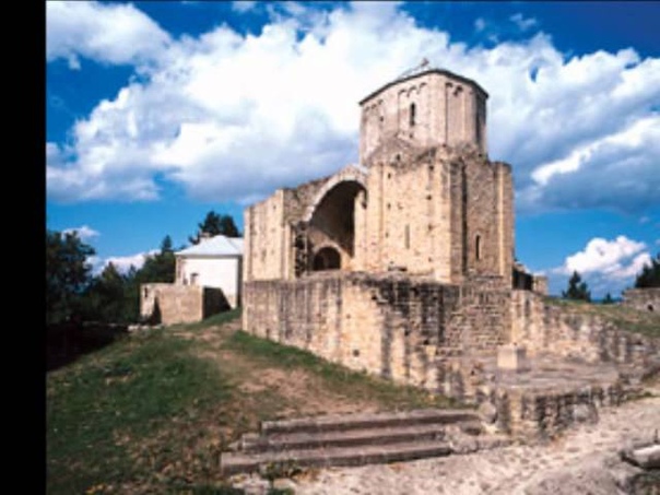 Divna Ljubojevic i Melodi Liturgija u manastiru