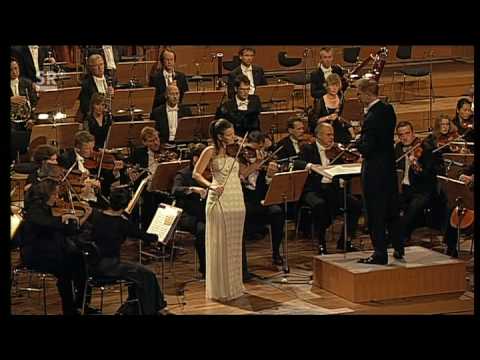 Janine Jansen performs Tchaikovsky Violin concerto 1. movement part