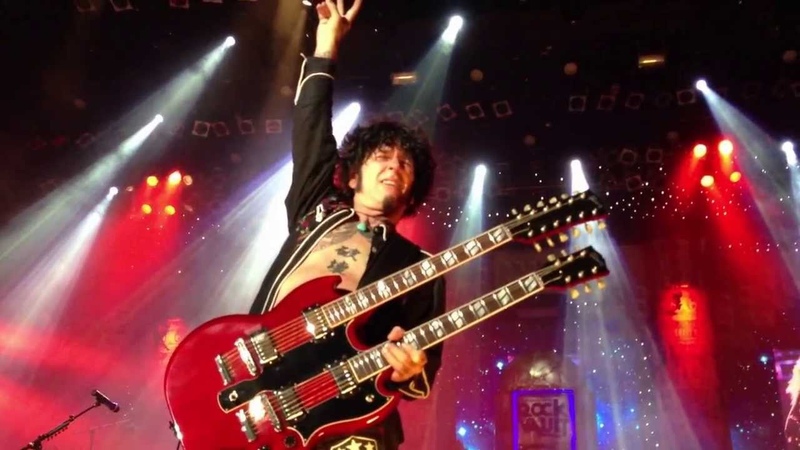 Raiding the Rock Vault Stairway to Heaven Tracii Guns amazing guitar 08, 17,