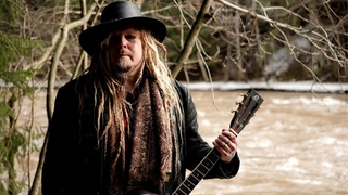 KORPIKLAANI - Harhainen hoyhen (OFFICIAL VIDEO)