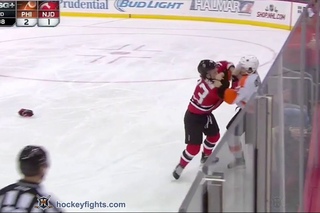 Scott Laughton vs Bobby Farnham Dec 4, 2015