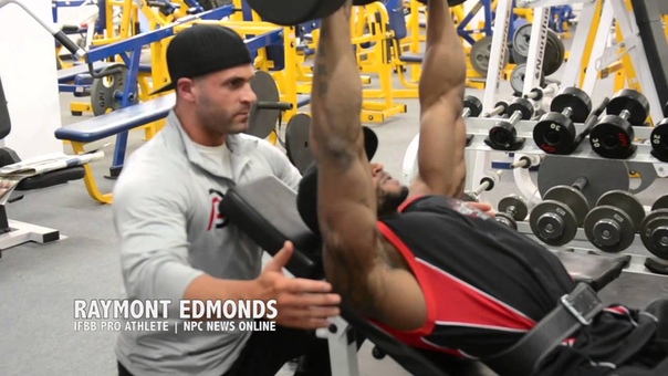 IFBB Mens Physique Pro Raymont Edmonds: Chest