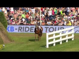 Sandra Auffarth riding La Vista by Lordanos clear through the Hamburg Derby 👌🏼🤩