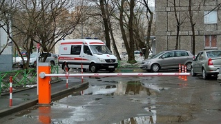 Красноярская скорая помощь не может проехать во дворы жилых домов из-за шлагбаумов