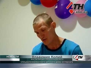 - Радужная техника: парень с ДЦП и аутизмом создаёт необычные украшения