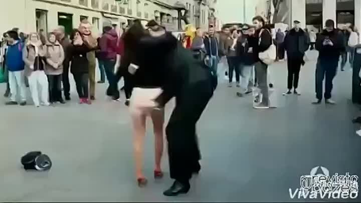 нашей пенсией наши старушки навряд ли такую физическую