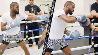 FLOYD MAYWEATHER STAYING IN SHAPE IN CASE PACQUIAO BEATS ERROL SPENCE; EASY WORK ON THE MITTS