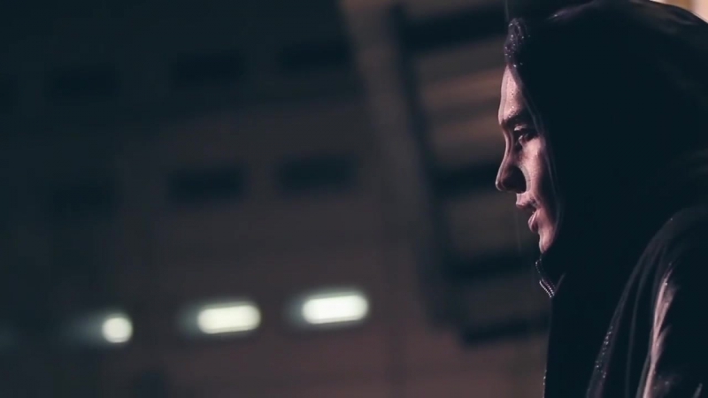 Гуф сижу на полу жду когда выйдет. Гуф ноги. Гуф сижу на полу жду когда выйдет. Гуф в самолете. Я в душ мем.