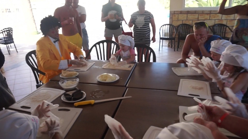 Ramzi teaches to bake