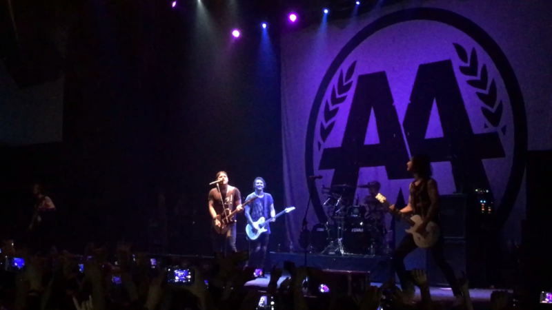 Asking alexandria moving