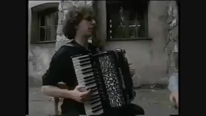 Itzhak Perlman plays