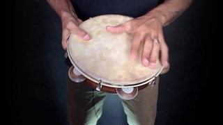 Tulio Araujo playing his “Tulio Araujo“ signature pandeiro