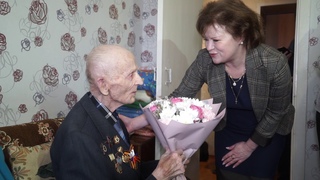 Памятные медали к 75-летию Победы вручили ветерану в Великом Устюге