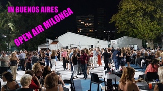 Floreal milonga al aire libre. Tango en club Ciudad de Buenos Aires