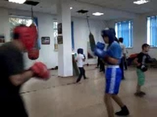 Бокс. Работа в парах. Двоечка со сдвигом.
