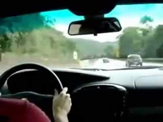 Porsche X3 тягается  на highway'е с двумя спорт байками.mp4