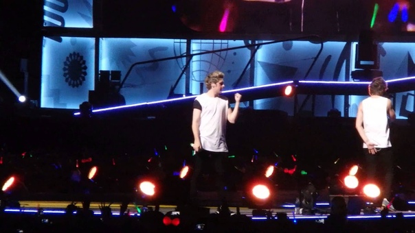 One Direction OTRAT Tokyo4 (2, 3, 2015) Kiss