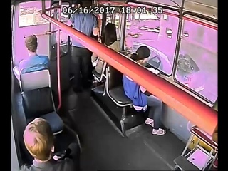 В Краснодаре двое мужчин избили водителя троллейбуса