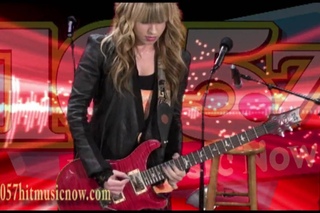 Orianthi - Shreds The Guitar