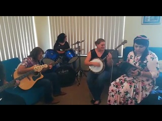 Ou Waenhuis (Japie Laubscher) gespeel deur Kaapse Affodille.