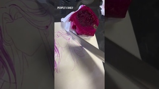 Chinese girl uses dragon fruit juice and a cleaver to bring her sketch to life!