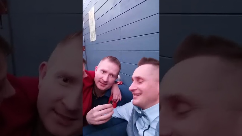 Красивая и весёлая пара молодожёнов, а теперь уже Муж и Жена