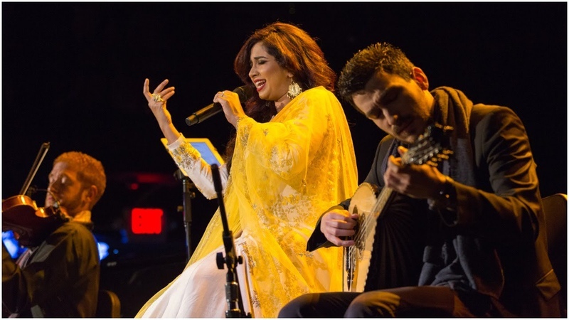 Berklee Indian Ensemble ft Shreya Ghoshal Aap Ki Nazron Ne Samjha ( Live at