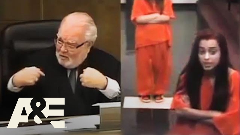 Court Cam: Woman Curses at a Judge ( Season 1),