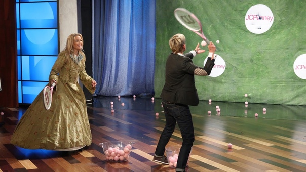 Kate Hudson Raises Money in a